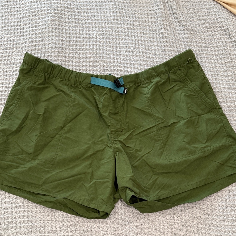 REI Olive Green Men's Athletic Shorts with Teal Webbing Belt